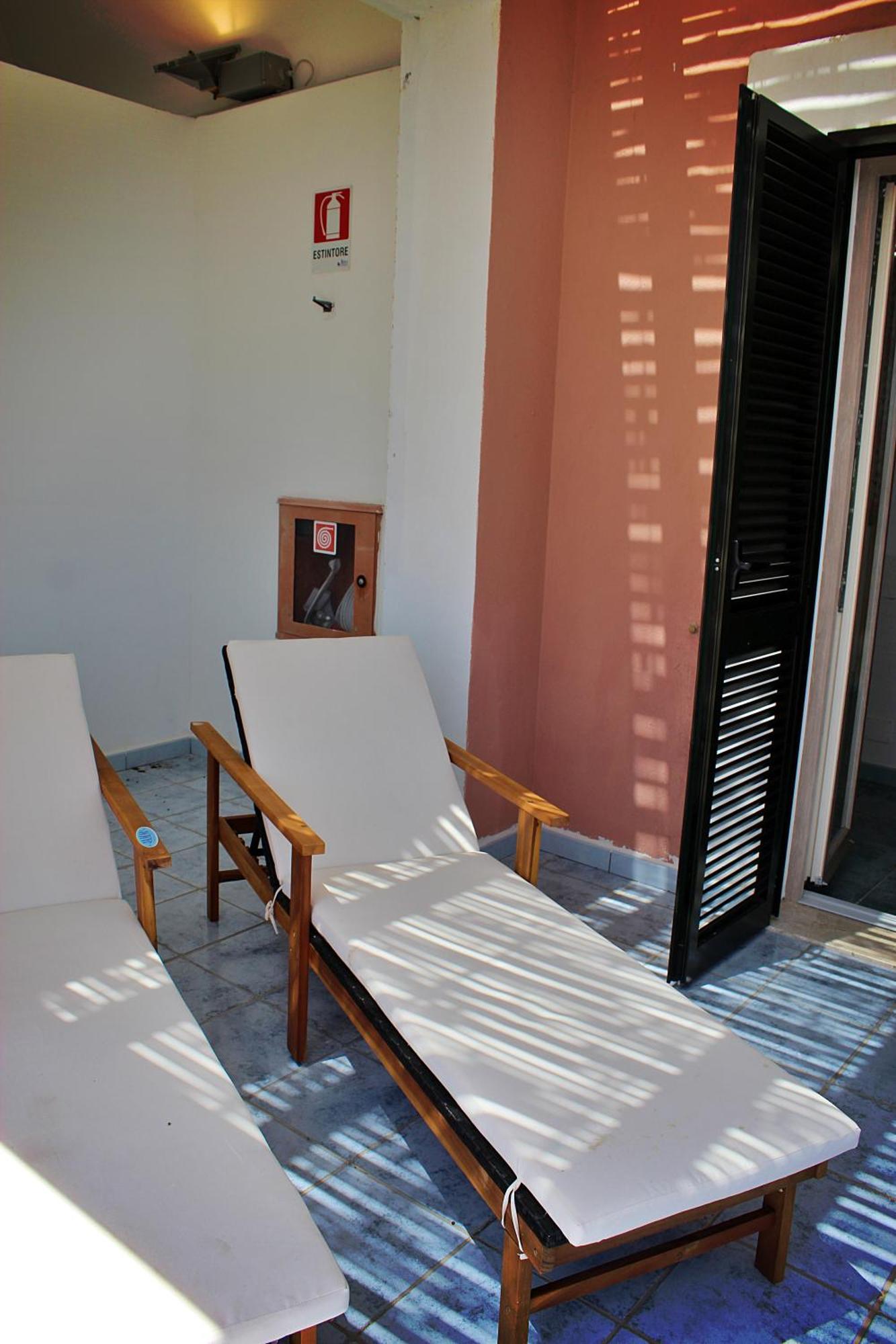 Hotel Lo Smeraldo Ventotene Exterior photo