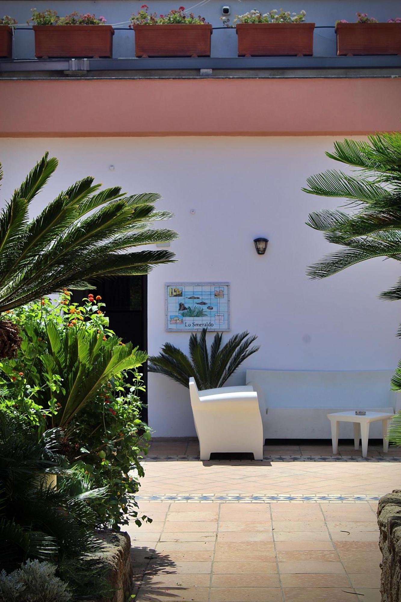 Hotel Lo Smeraldo Ventotene Exterior photo